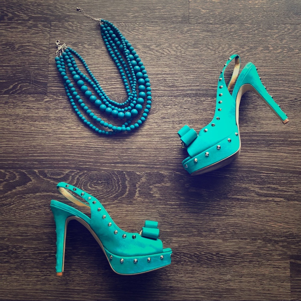 🚫🚫🚫SOLD🚫🚫🚫 Gianni Bini Spikey Sling